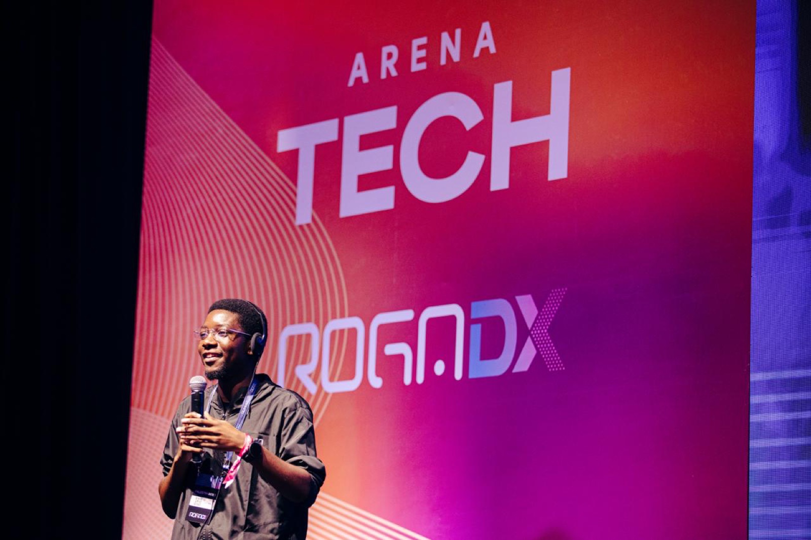Olivar no palco da Arena Tech do RogaDX